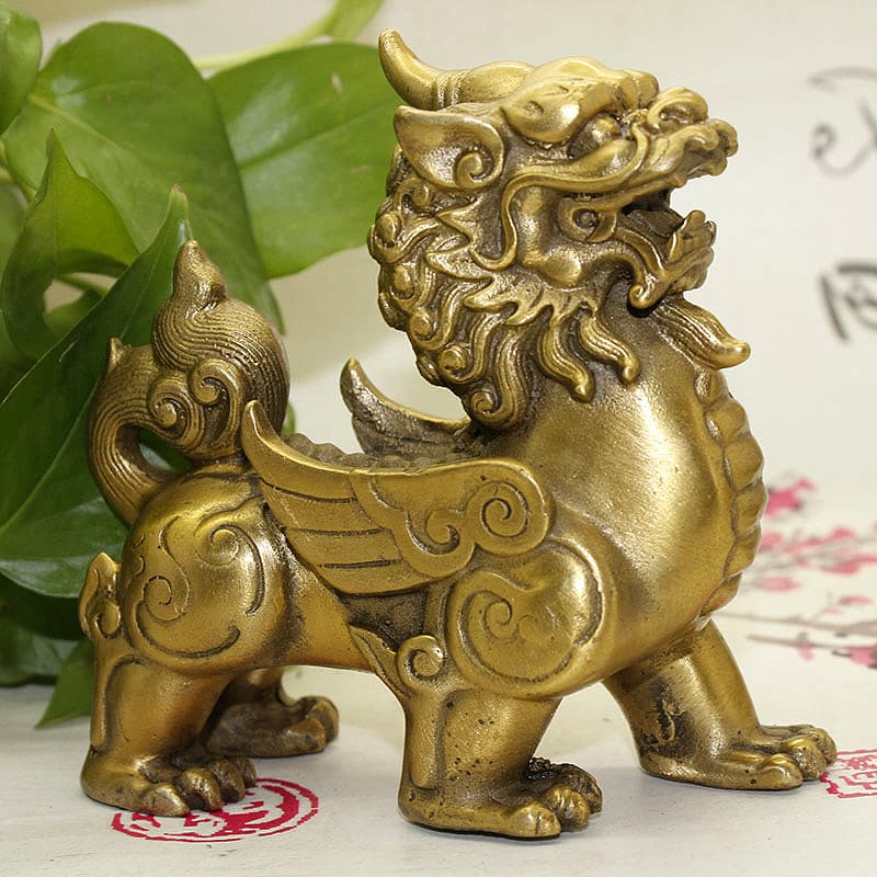 Whether you believe in feng shui or not, pixiu is believed to have the functions of attracting wealth and providing protection.