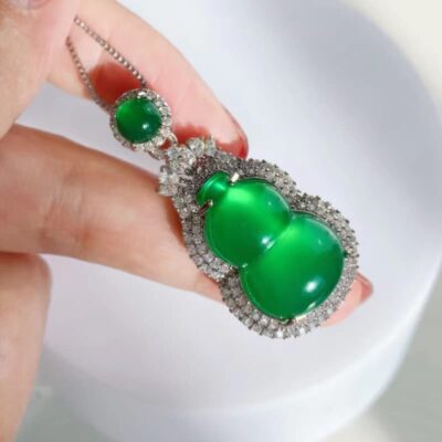 Green Chalcedony Gourd Feng Shui Necklace